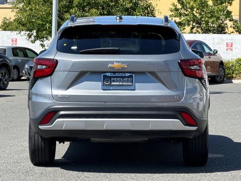 Used 2024 Chevrolet Trax LT FWD image 5