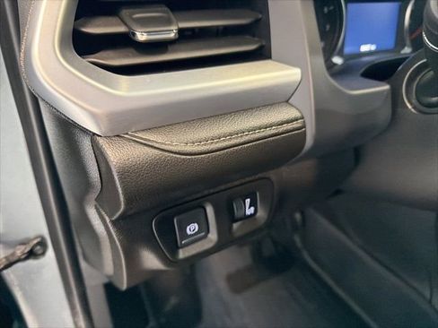 Used 2023 GMC Acadia SLE w/ Driver Convenience Package image 18