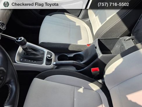 Used 2024 Hyundai Venue SEL FWD image 25