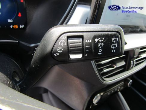 Certified 2025 Ford Escape Platinum AWD/4WD image 33