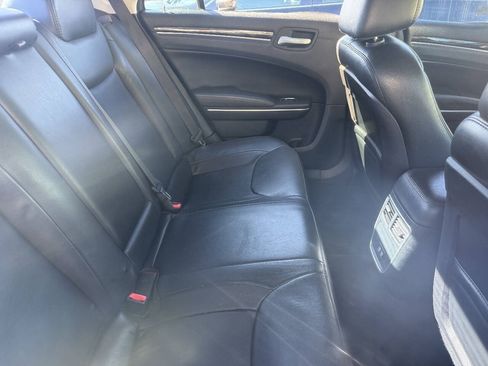 Used 2016 Chrysler 300 Limited RWD image 4