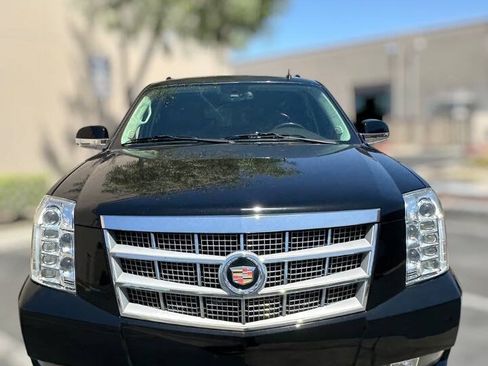 Used 2014 Cadillac Escalade ESV Platinum RWD image 4