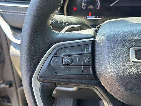 Used 2023 Jeep Grand Cherokee Laredo w/ Luxury Tech Group I AWD/4WD image 28