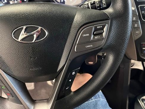 Used 2017 Hyundai Santa Fe SE image 25