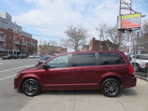Used 2018 Dodge Grand Caravan SXT w/ Blacktop Package image 7