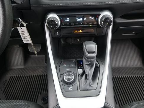 Used 2023 Toyota RAV4 LE AWD/4WD image 10
