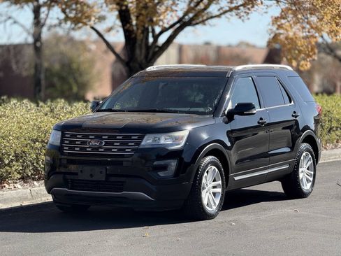 Used 2016 Ford Explorer XLT w/ Equipment Group 202A FWD image 2