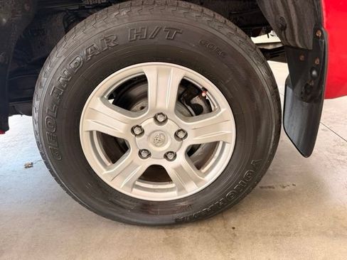 Used 2010 Toyota Tundra 4x4 CrewMax image 5
