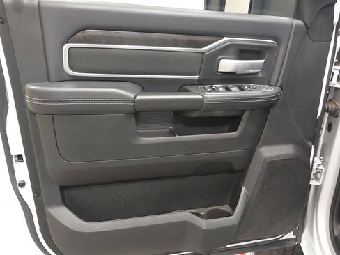 Used 2024 RAM 2500 Big Horn w/ Sport Appearance Package image 24