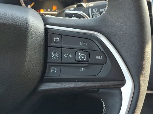 Used 2023 Jeep Grand Cherokee L Limited image 22