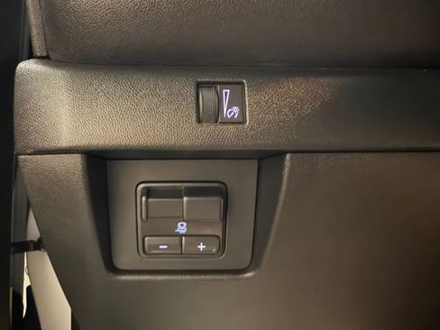 Used 2024 Chevrolet Colorado Trail Boss w/ Technology Package image 37