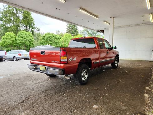 Used 2001 Chevrolet Silverado 1500 LS w/ Firm Ride Suspension Pkg AWD/4WD image 3