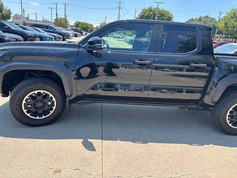 Used 2024 Toyota Tacoma TRD Sport AWD/4WD image 5