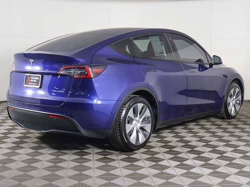 Used 2022 Tesla Model Y Long Range image 9