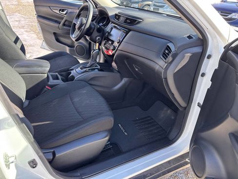 Used 2018 Nissan Rogue S image 1