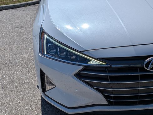 Used 2020 Hyundai Elantra Limited w/ Cargo Package (C1) FWD image 9