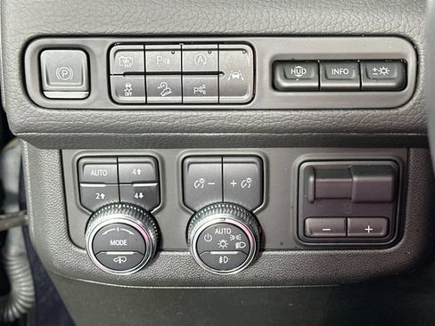 Used 2023 GMC Yukon Denali w/ Advanced Technology Package AWD/4WD image 26