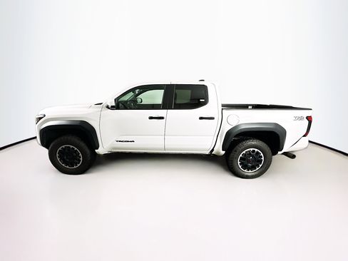 Used 2024 Toyota Tacoma TRD Off-Road image 4