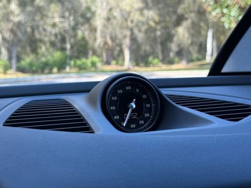 Certified 2025 Porsche Macan Electric image 27