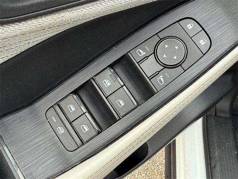 Used 2023 Nissan Rogue SV image 14