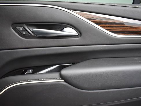 Used 2021 Cadillac Escalade Premium Luxury image 33