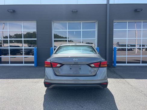 Used 2024 Nissan Altima 2.5 SV FWD image 3