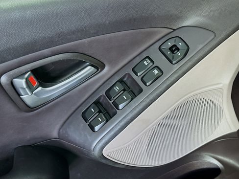 Used 2012 Hyundai Tucson GLS image 15