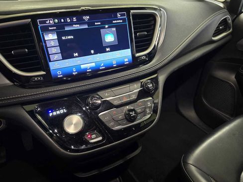 Used 2022 Chrysler Pacifica Touring-L w/ S Appearance Package FWD image 25
