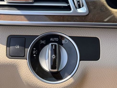 Used 2016 Mercedes-Benz E 350 Sedan image 19