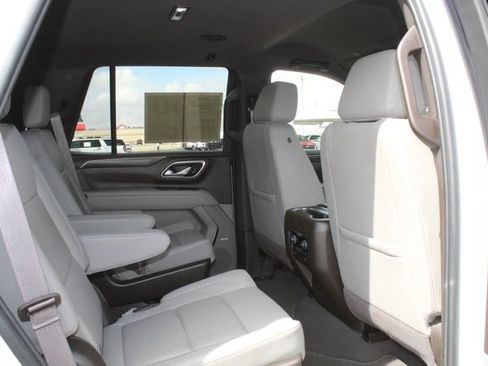 Used 2024 Chevrolet Tahoe Z71 w/ Luxury Package AWD/4WD image 17