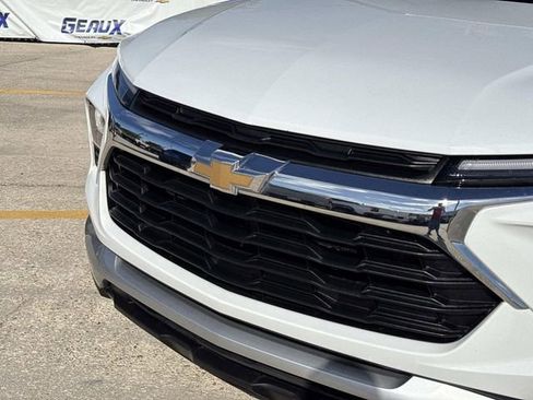 Used 2025 Chevrolet TrailBlazer LT FWD image 3
