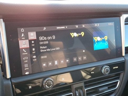 Used 2022 Porsche Macan image 18