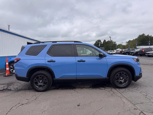 Used 2024 Honda Pilot TrailSport image 1