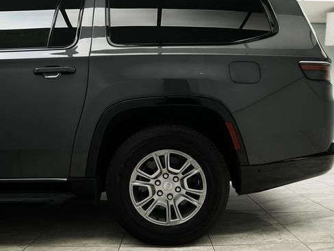 Used 2023 Jeep Wagoneer L 4WD w/ Convenience Group I image 9