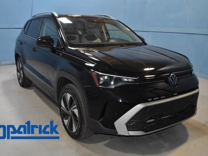 Certified 2025 Volkswagen Taos SE w/ Panoramic Sunroof Package