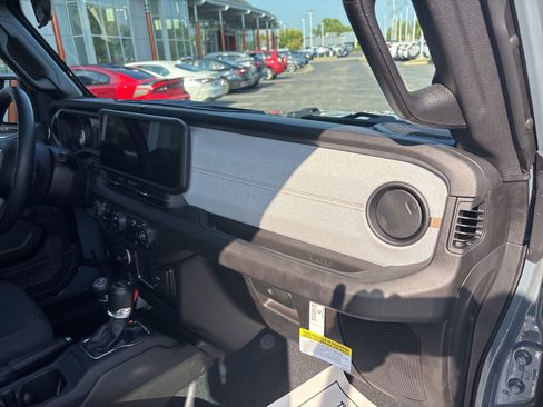 Used 2024 Jeep Wrangler Sport image 12