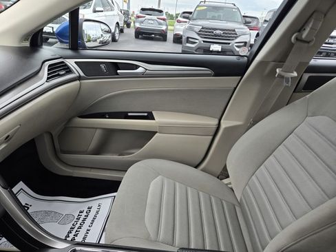 Used 2017 Ford Fusion SE FWD image 15