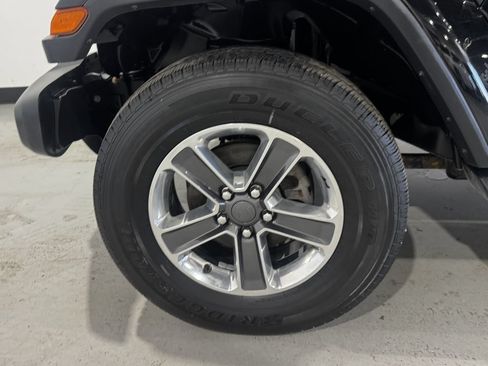 Used 2019 Jeep Wrangler Unlimited Sahara w/ Uconnect 4C Nav & Sound Group AWD/4WD image 9
