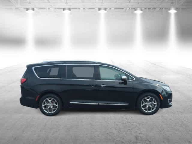 Certified 2018 Chrysler Pacifica Limited FWD image 9