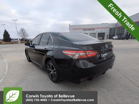 Used 2018 Toyota Camry SE image 6