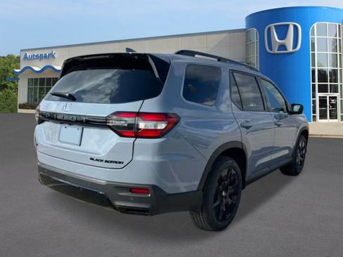 New 2026 Honda Pilot Black Edition image 5