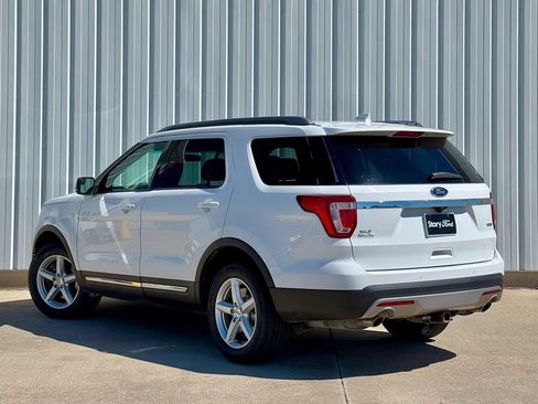 Used 2016 Ford Explorer XLT AWD/4WD image 4