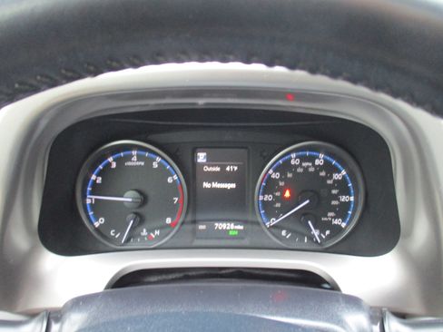 Used 2018 Toyota RAV4 XLE image 19