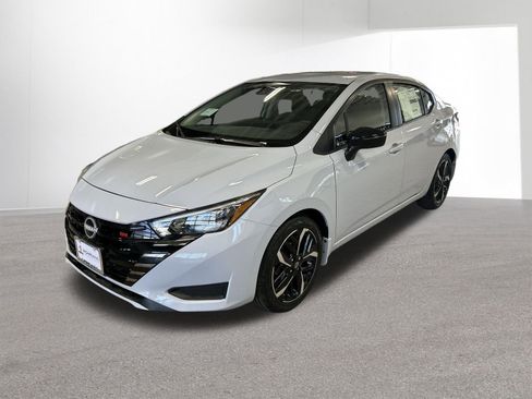 New 2025 Nissan Versa SR w/ Trunk Package image 29