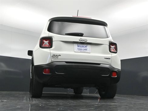 Used 2017 Jeep Renegade Latitude AWD/4WD image 34