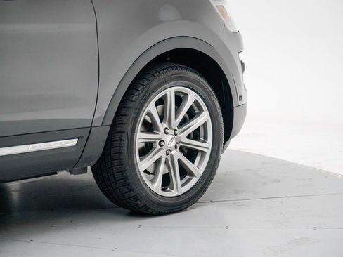 Used 2017 Ford Explorer Limited w/ Equipment Group 301A image 7