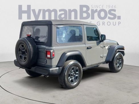 Used 2021 Jeep Wrangler Sport image 3