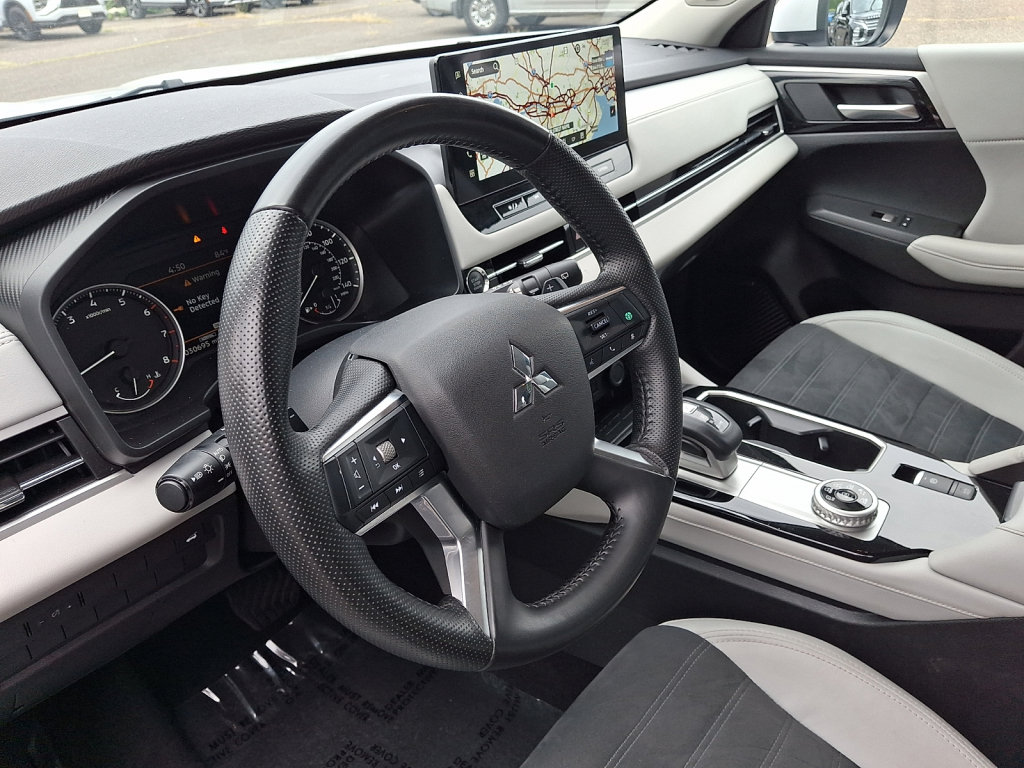 Used 2025 Mitsubishi Outlander SE AWD/4WD image 25