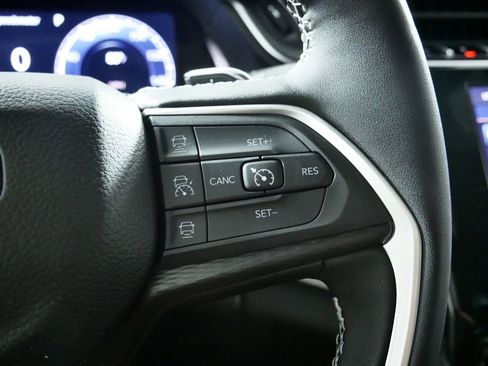 Used 2024 Jeep Grand Cherokee Altitude image 41