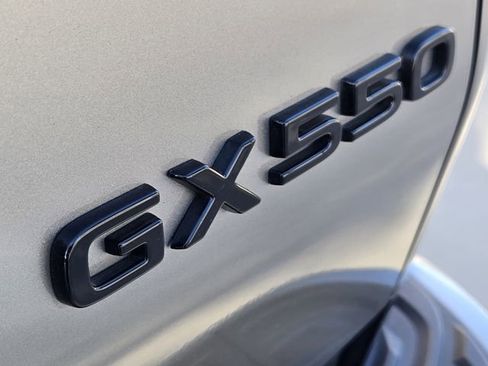 Used 2025 Lexus GX 550 image 11
